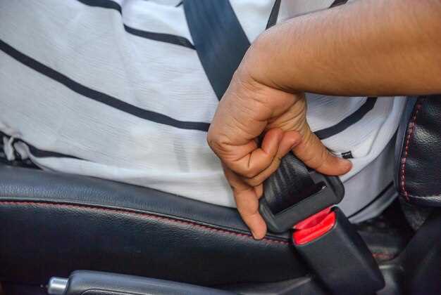 Демонтаж пластиковых панелей и внутренней обивки двери