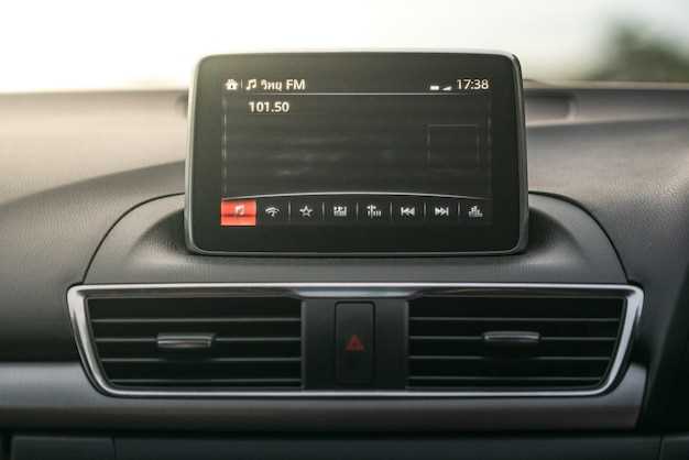 Установка крепежных рамок и монтажной панели под 2 дин устройство